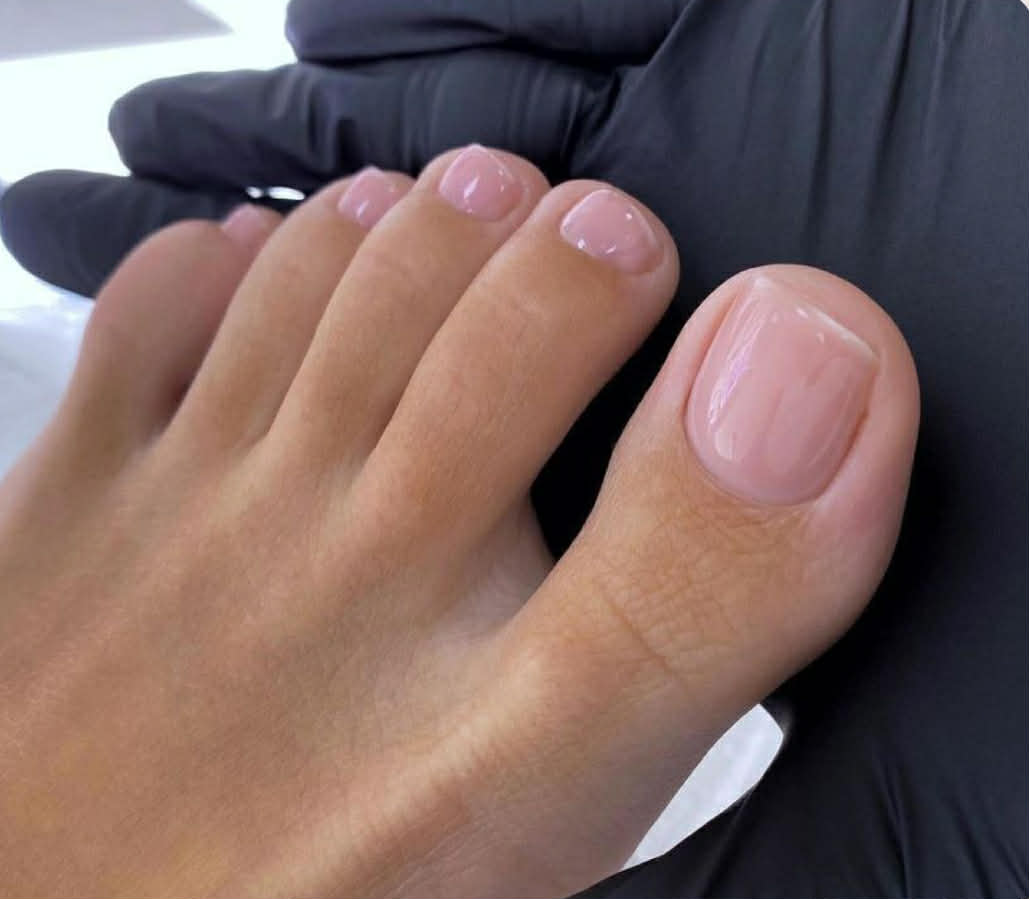 Esthetische pedicure zonder kleur €43